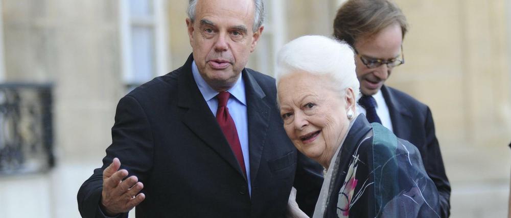Olivia de Havilland neben Frederic Mitterrand im September 2010