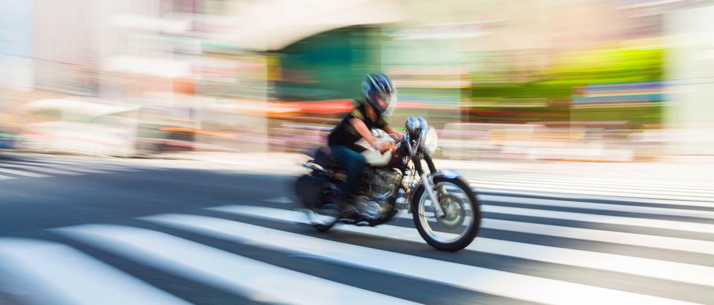 Rasante Fahrt in Wien. Ein Motorradfahrer überfuhr allein acht rote Ampeln.