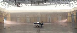 Ein Ambiente zwischen Turnhalle und italienischem Palazzo: Nick Cave im „Alexandra Palace“ in London.