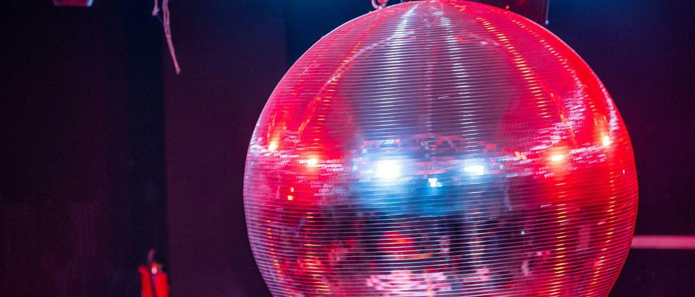 Berlin: Die Behörden suchen nun nach weiteren Gästen, die am Freitag, dem 10. Juli zwischen 21 Uhr abends und 3 Uhr morgens im „MIO Berlin“ aufgehalten haben. (Symbolbild)