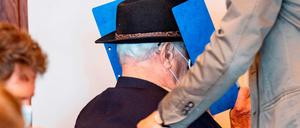 orDer 93-jährige Angeklagte Bruno D., der von August 1944 bis April 1945 Wachmann im Lager Stutthof war, entschuldigte sich vor Gericht bei den Opfern und ihren Angehörigen.