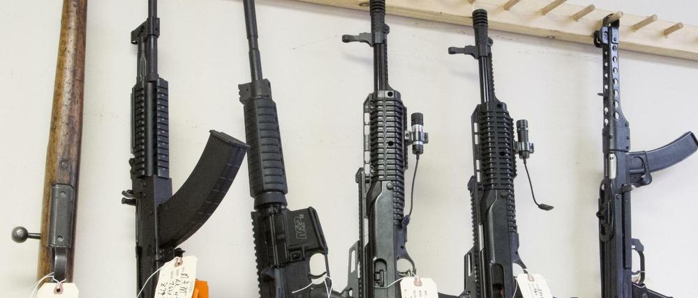 Im Angebot. Der zweite Zusatzartikel zur US-Verfassung erlaubt den Besitz und das Tragen von Waffen.