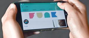 Digitale Selbstverzwergung. „funk“, das „junge Angebot“ von ARD und ZDF, beliefert fleißig Youtube und Facebook. Die Plattformen danken herzlich. 