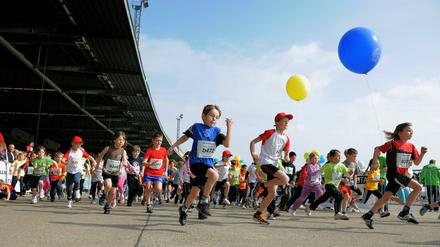 Wo läuft die Jugend hin? Bestimmt nicht zum Berliner Halbmarathon, wie hier auf einem älteren Bild. Denn der fand dieses Jahr nicht statt.