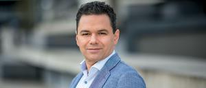  Özden Terli ist Meteorologe. Seit 2013 arbeitet er als Redakteur und Moderator in der Wetterredaktion des ZDF.