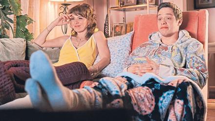Klette Scott (Pete Davidson) findet’s bei Mama Margie (Marisa Tomei) immer noch am schönsten.