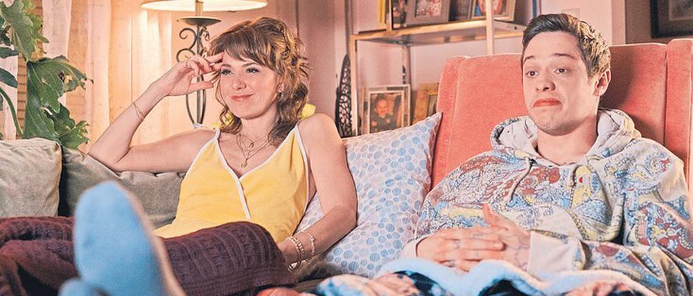 Klette Scott (Pete Davidson) findet’s bei Mama Margie (Marisa Tomei) immer noch am schönsten.
