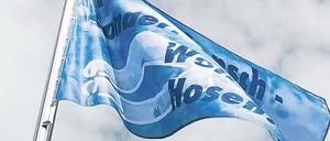 Poesie auf Blau. Die Flagge des Portugiesen Carlos Noronha Feio.