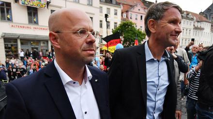 Kalbitz und Höcke bei einer AfD-Kundgebung.