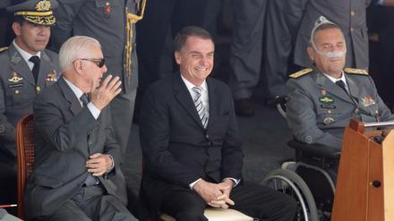 Brasiliens Präsident Jair Bolsonaro bei der Abschlussfeier einer Offiziersschule. Die Zahl der Militärs in Regierung und öffentlicher Verwaltung hat sich in seiner Amtszeit mehr als verdoppelt.