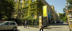 Die Werkstatt der Kulturen müsste sich bei einer Umbenennung der Wissmannstraße auch neue Visitenkarten drucken lassen. 