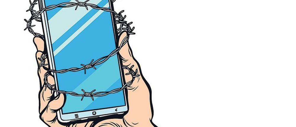 Gefesselt - das Smartphone als Verbindung in die Freiheit wird zunehmend eingeschränkt. 