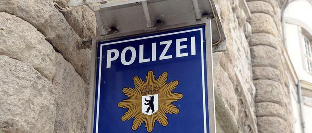Berlins Landeskriminalamt hat eine Rufnummer für Amts- und Mandatsträger freigeschaltet: 24 Stunden am Tag ist darunter der Staatsschutz erreichbar.