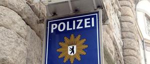 Berlins Landeskriminalamt hat eine Rufnummer für Amts- und Mandatsträger freigeschaltet: 24 Stunden am Tag ist darunter der Staatsschutz erreichbar.