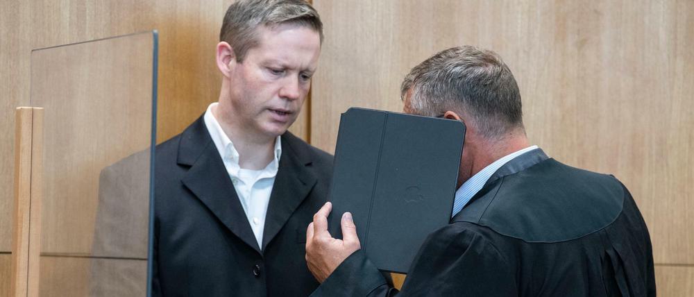 Stephan Ernst (l.) soll den Kassler Regierungspräsidenten vor einem Jahr getötet haben.
