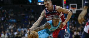Wagner sprengt den Rahmen: Der 2,11 Meter große Berliner (hier mit der gewohnten Frisur) spielt seit dieser Saison in Washington.