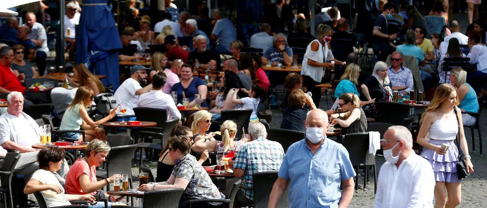 In fast allen Bundesländern müssen Restaurantbesucher ihre Kontaktdaten hinterlegen.