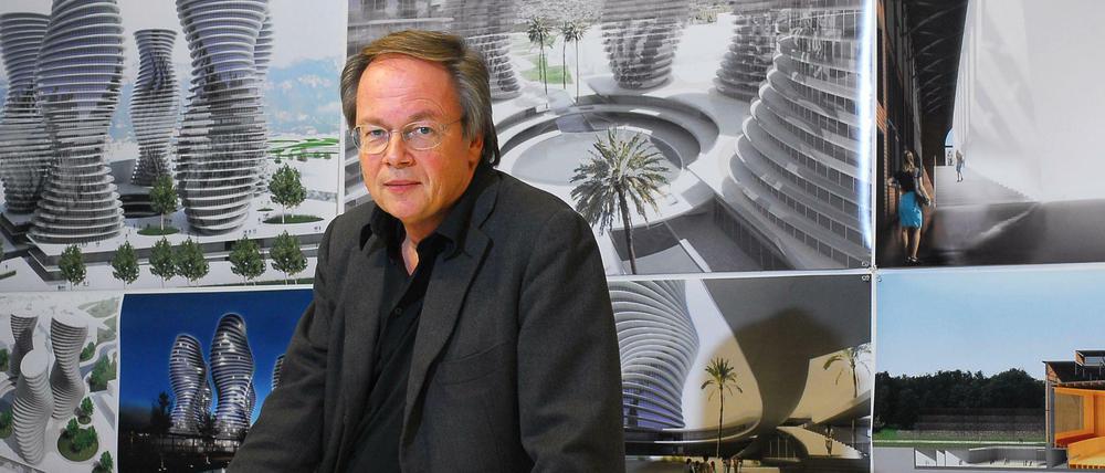 Architekt Stephan Braunfels, hier vor seinen Bauprojekten im Jahr 2008.