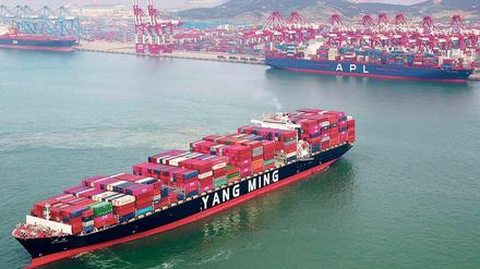 Allein auf weiter See. Hoch subventionierte chinesische Staatsunternehmen setzen nicht nur deutsche Firmen unter Preisdruck.
