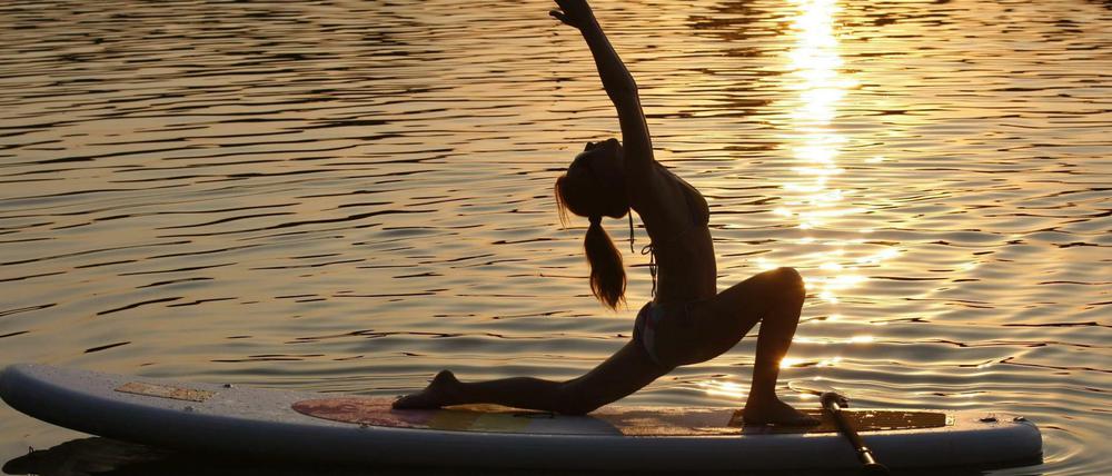 Sommergefühle: Beim Stand-Up-Paddling in Oberschöneweide ist der Urlaub ganz nah.