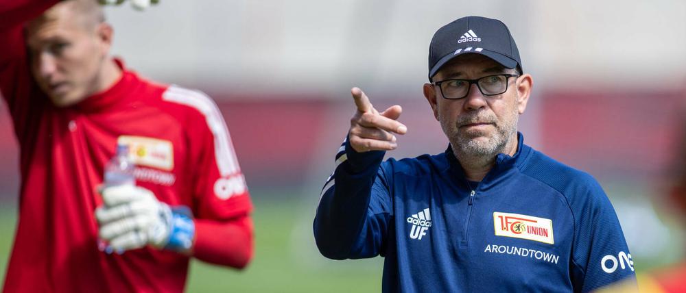 Unions Trainer Urs Fischer beim ersten Training in der Alten Försterei am Donnerstag. 