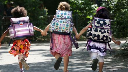 Nichts wie weg: Viele Familien wünschen sich eine andere Grundschule für ihr Kind als die zugewiesene.