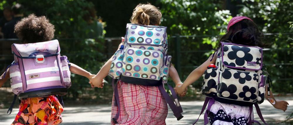 Nichts wie weg: Viele Familien wünschen sich eine andere Grundschule für ihr Kind als die zugewiesene.