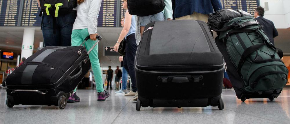 Reisende am Flughafen München (Symbolbild).