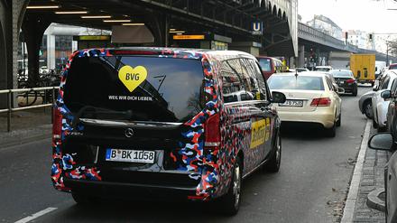 Ein Van vom Fahrservice der BVG.