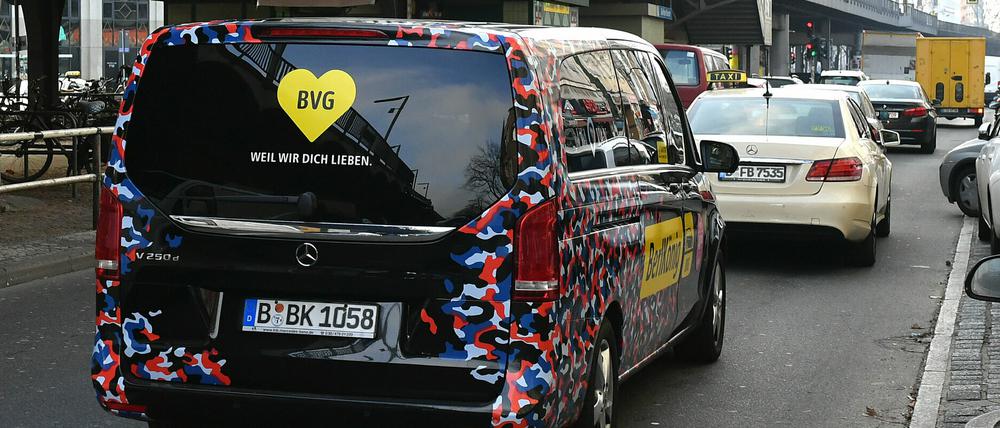 Ein Van vom Fahrservice der BVG.