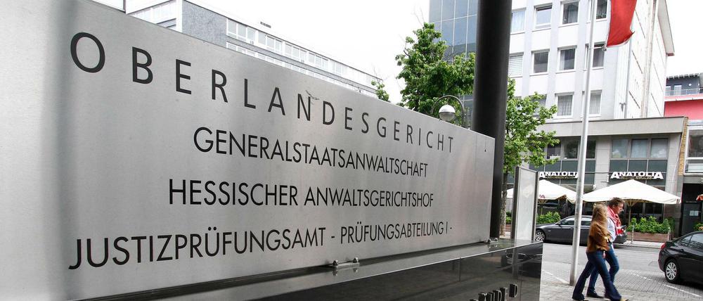 Eingang zum Gerichtsgebäude D mit Generalstaatsanwaltschaft, deren Sprecher der festgenommene Oberstaatsanwalt war. 