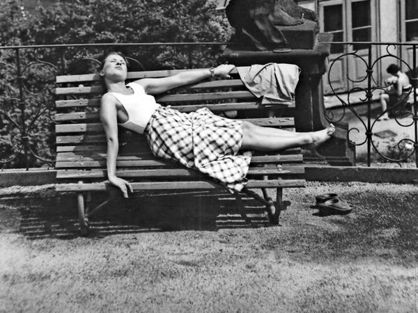 Städte sind Zentrifugen der Moderne. Szene in Prag, 1980.