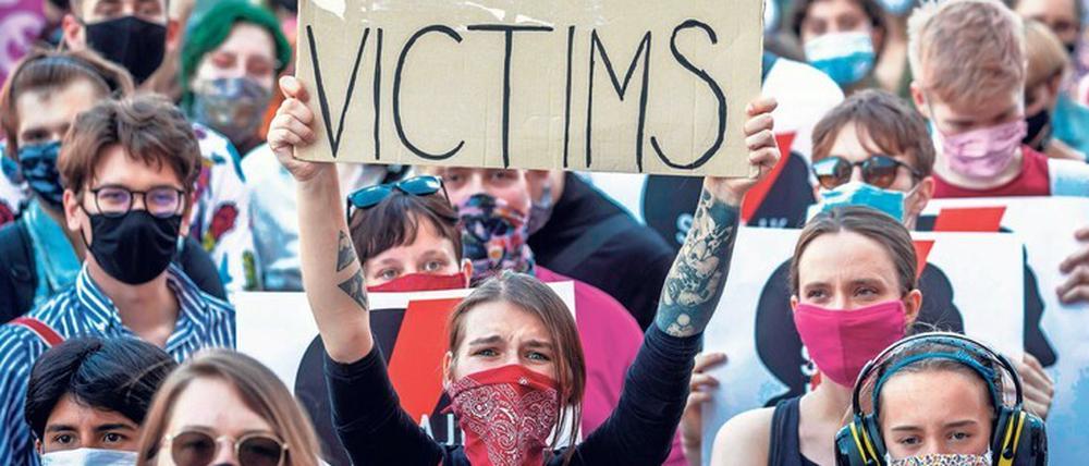 In Warschau gingen in den vergangenen Tagen Tausende Menschen gegen Gewalt gegen Frauen auf die Straße.