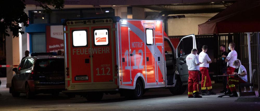 Berlin Alexanderplatz: Einem Opfer konnten die Sanitäter nicht mehr helfen.