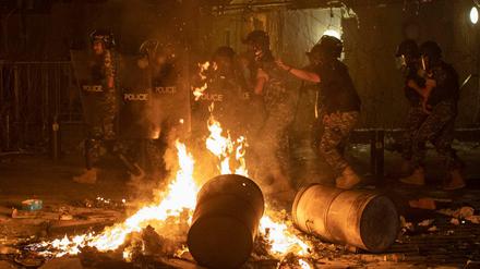 Polizisten gerieten in Beirut mit Demonstranten aneinander.