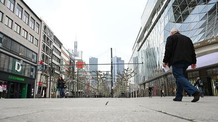 Die Frankfurter Zeil während des Lockdowns. Die Folgen für den Handel sind dramatisch. 
