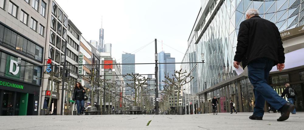 Die Frankfurter Zeil während des Lockdowns. Die Folgen für den Handel sind dramatisch. 