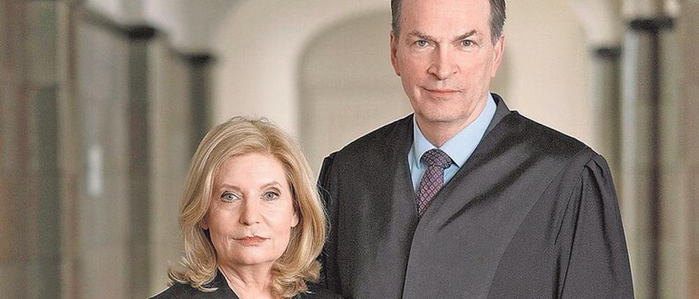 Die Anwältin und ihr Sozius. Isa von Brede und Herbert Knaup.