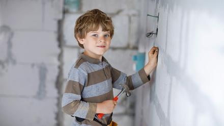 Das Geld vom Staat bekommen Eltern, wenn die Kinder unter 18 Jahre alt sind.