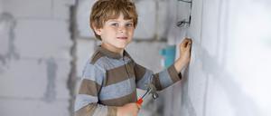 Das Geld vom Staat bekommen Eltern, wenn die Kinder unter 18 Jahre alt sind.