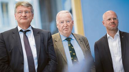 Zerreißprobe. Lange war der Ehrenvorsitzende Alexander Gauland als Vermittler zwischen den Lagern akzeptiert.
