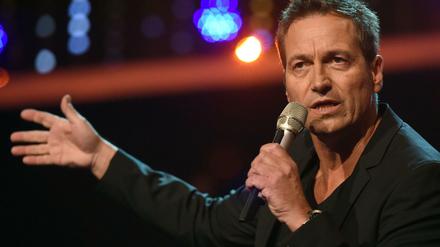 Der Kabarettist Dieter Nuhr steht bei der Aufzeichnung der Verleihung des Deutschen Comedypreises auf der Bühne.