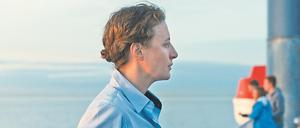 Fährfrau Käthe (Maren Eggert) erfindet Biografien für ihre Passagiere.