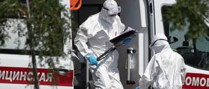 Während die Neuinfektionszahlen in Russland weiter steigen, verkündet der Gesundheitsminister den baldigen Start einer Impfkampagne - mit einem noch kaum getesteten Vakzin.