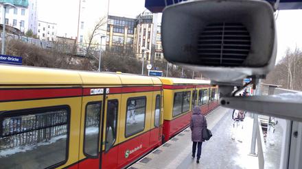 Der Ansagedienst der S-Bahn wird jetzt durch einen Geschichtendienst ergänzt.