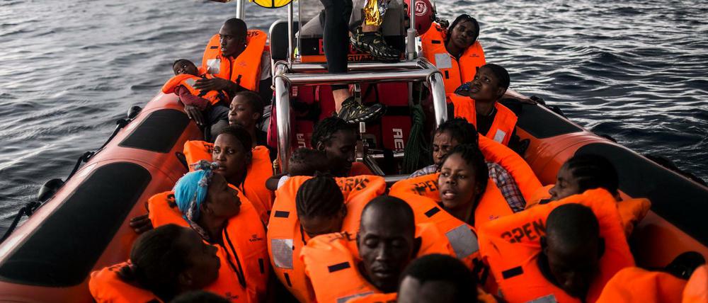 Bootsflüchtlinge im Mittelmeer.