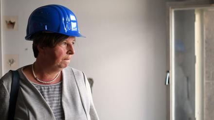 Katrin Lompscher (Linke) besichtigt 2017 am ehemaligen Flughafen Tempelhof den Tower.
