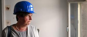 Katrin Lompscher (Linke) besichtigt 2017 am ehemaligen Flughafen Tempelhof den Tower.