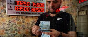 Die Lira ist immer weniger wert. 