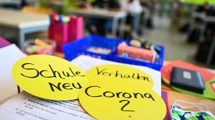 Viele Schulen haben selbst Fragen zum richtigen Verhalten in der Coronakrise. Je klarer die Vorgaben der Verwaltung, desto einfacher ist es für sie. 